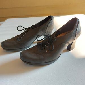 Earth Shoes Black Leather Heels